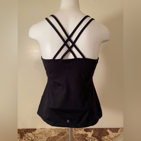 Tonic Active Yoga Top with Built in Shelf Bra Size Medium in EUC - Picture 4 of 9